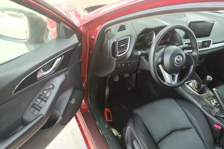 Used Mazda 3 Axela 2014 Sedan 1.5L Manual Comfort Model Driver Seat