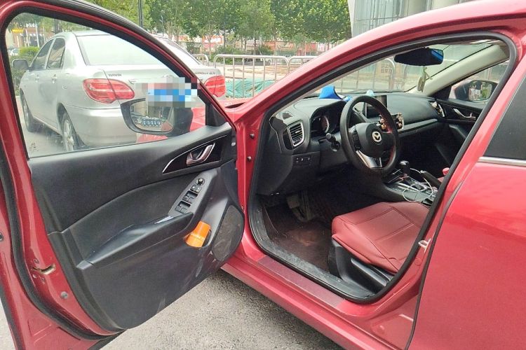Used Mazda 3 Axela 2014 Sedan 1.5L Automatic Luxury Model Driver Seat