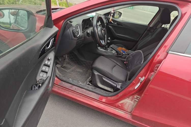 Used Mazda 3 Axela 2014 Sedan 1.5L Manual Comfort Model Driver Seat