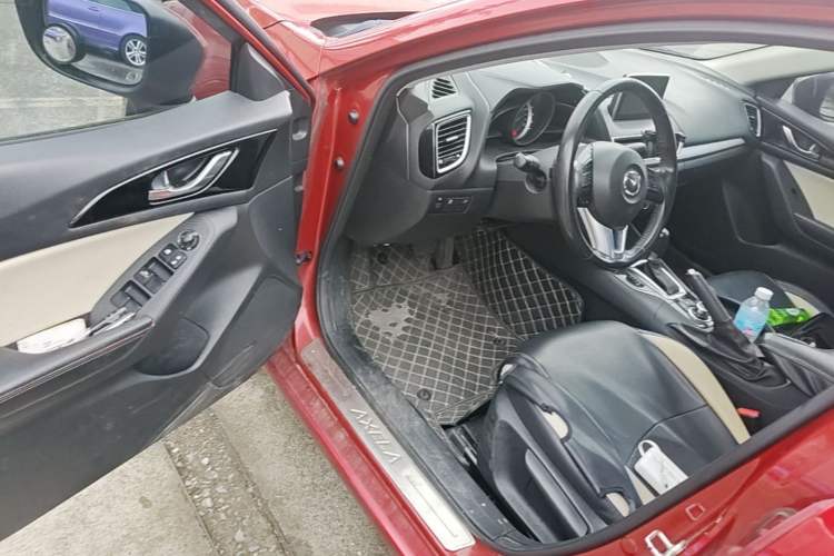 Used Mazda 3 Axela 2014 Sedan 2.0L Automatic Sport Model Driver Seat