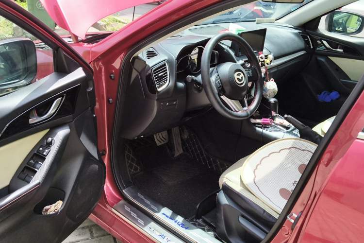 Used Mazda 3 Axela 2014 Sedan 2.0L Automatic Flagship Model Driver Seat