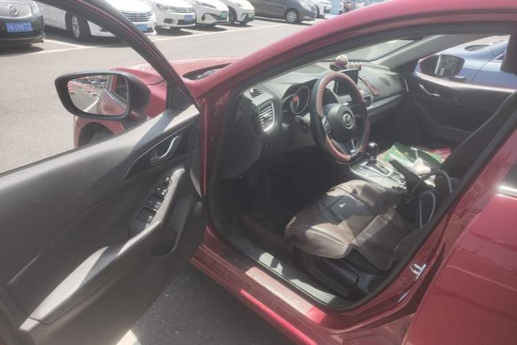 Used Mazda 3 Axela 2014 Sedan 1.5L Automatic Luxury Model Driver Seat