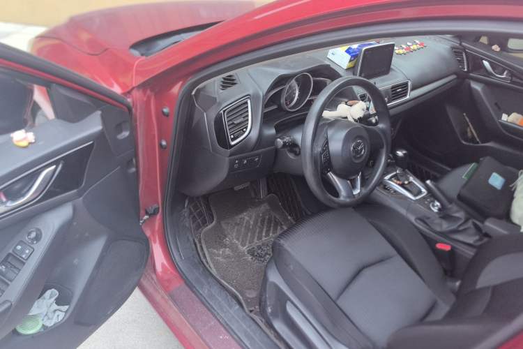Used Mazda 3 Axela 2014 Sedan 1.5L Automatic Luxury Model Driver Seat