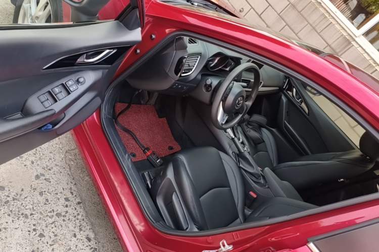Used Mazda 3 Axela 2014 Sedan 1.5L Automatic Luxury Model Driver Seat