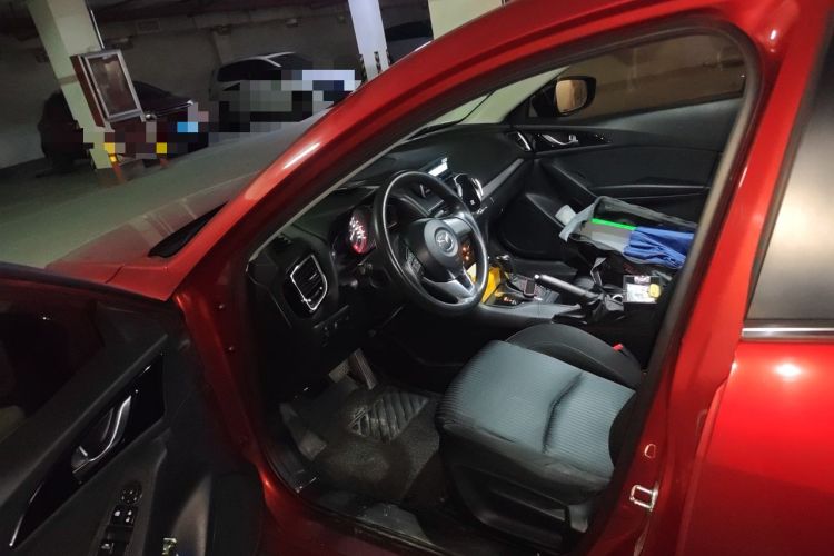 Used Mazda 3 Axela 2014 Sedan 1.5L Automatic Comfort Model Driver Seat