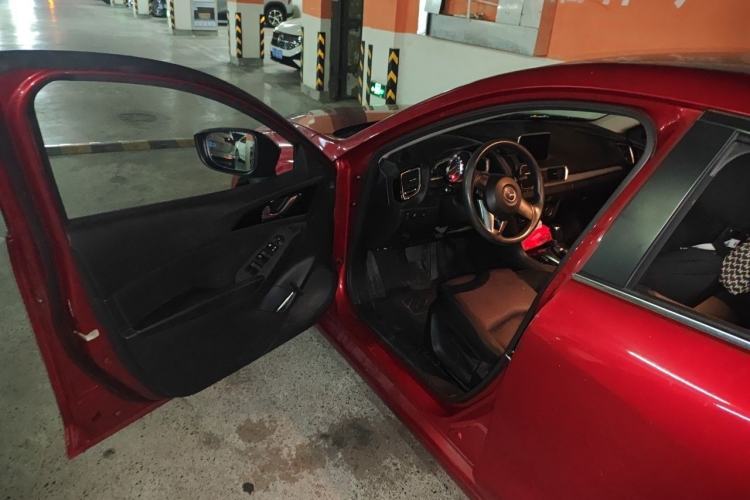 Used Mazda 3 Axela 2014 Sedan 1.5L Automatic Comfort Model Driver Seat