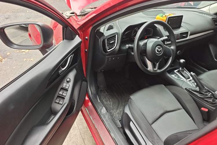 Used Mazda 3 Axela 2014 Sedan 1.5L Automatic Luxury Model Driver Seat