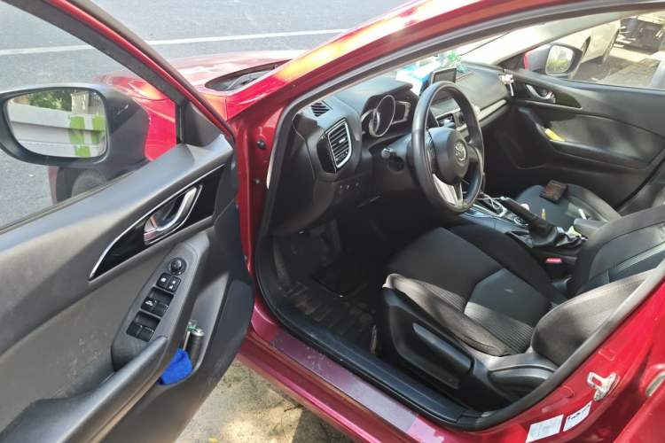 Used Mazda 3 Axela 2014 Sedan 1.5L Automatic Luxury Model Driver Seat