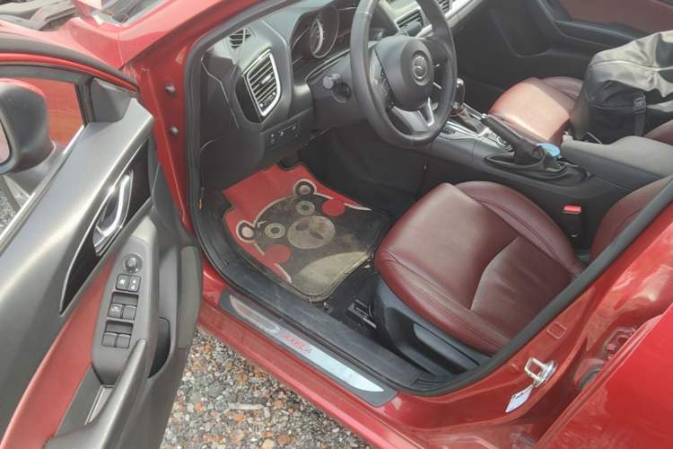 Used Mazda 3 Axela 2014 Sedan 1.5L Automatic Luxury Model Driver Seat