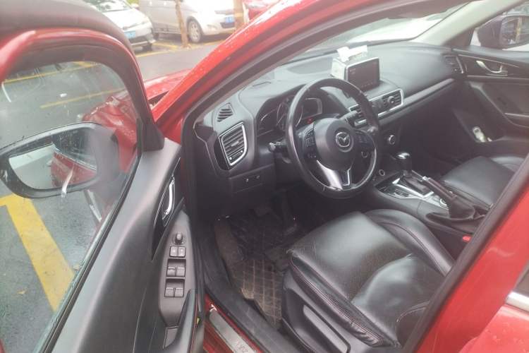 Used Mazda 3 Axela 2014 Hatchback 2.0L Automatic Flagship Model Driver Seat