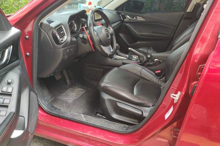 Used Mazda 3 Axela 2014 Hatchback 2.0L Automatic Flagship Model Driver Seat