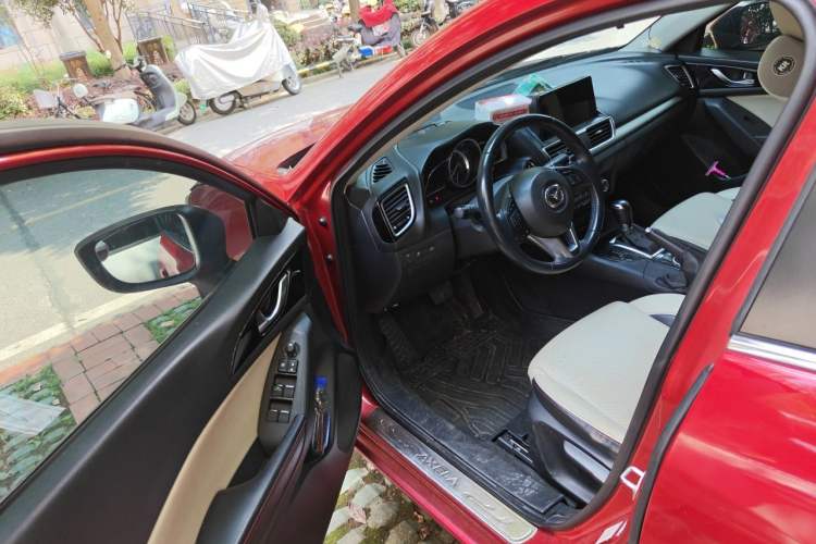 Used Mazda 3 Axela 2014 Sedan 2.0L Automatic Flagship Model Driver Seat