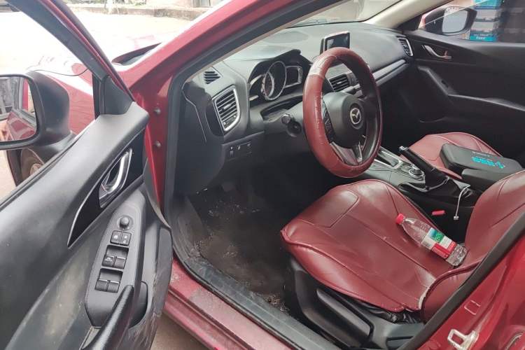 Used Mazda 3 Axela 2014 Sedan 1.5L Automatic Luxury Model Driver Seat