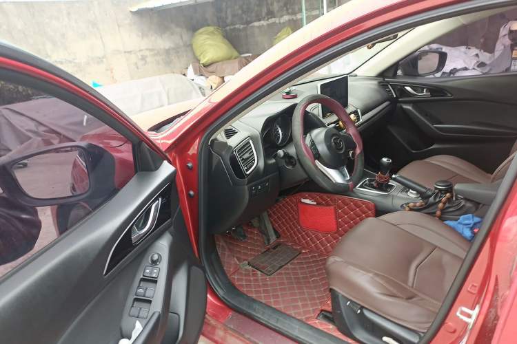 Used Mazda 3 Axela 2014 Sedan 1.5L Manual Comfort Model Driver Seat