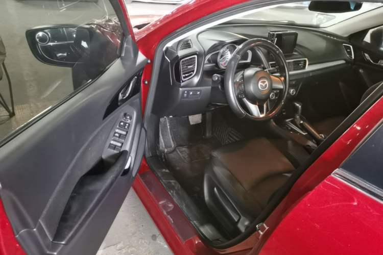 Used Mazda 3 Axela 2014 Sedan 1.5L Automatic Luxury Model Driver Seat