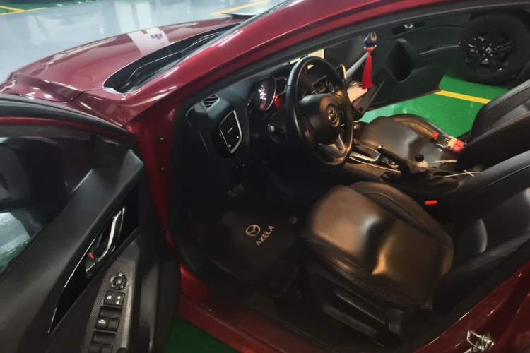 Used Mazda 3 Axela 2014 Hatchback 1.5L Automatic Prestige Model Driver Seat