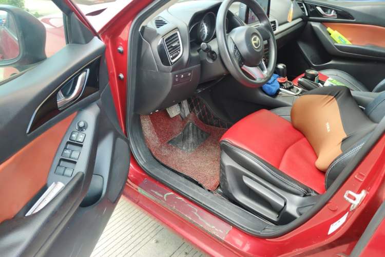 Used Mazda 3 Axela 2014 Sedan 1.5L Automatic Comfort Model Driver Seat