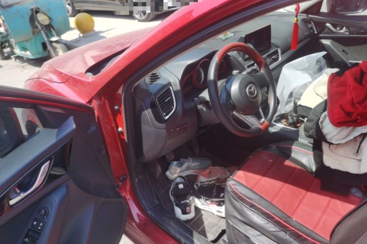 Used Mazda 3 Axela 2014 Sedan 1.5L Manual Comfort Model Driver Seat