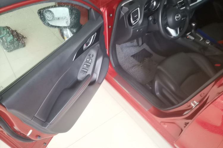Used Mazda 3 Axela 2014 Hatchback 2.0L Automatic Flagship Model Driver Seat