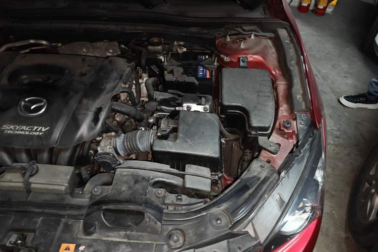 Used Mazda 3 Axela 2014 Sedan 1.5L Automatic Comfort Model Engine Bay Left
