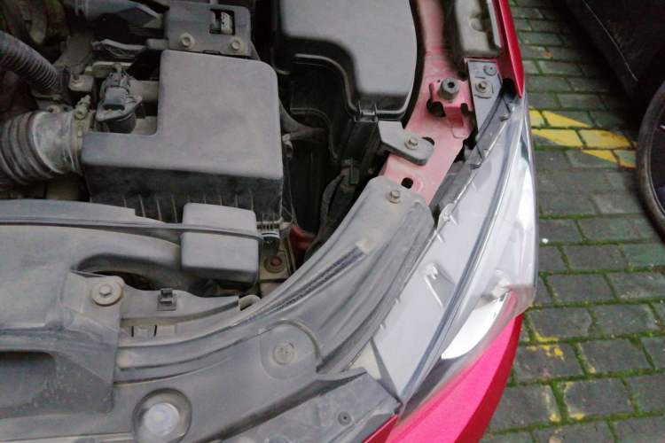 Used Mazda 3 Axela 2014 Sedan 1.5L Automatic Luxury Model Engine Bay Left