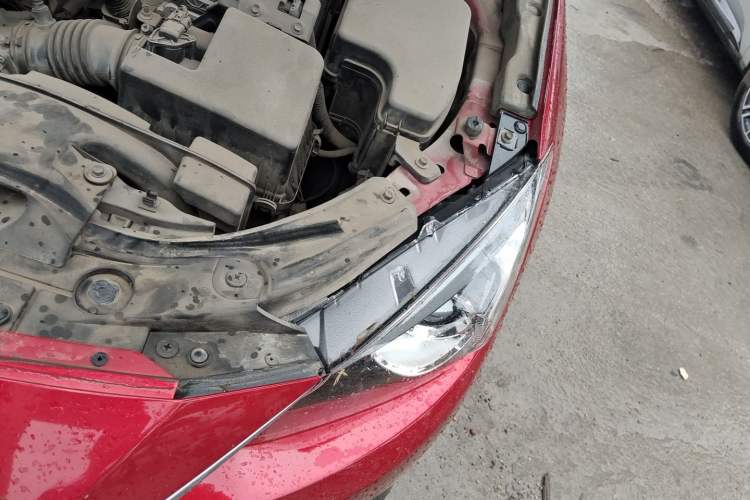 Used Mazda 3 Axela 2014 Sedan 1.5L Manual Comfort Model Engine Bay Left