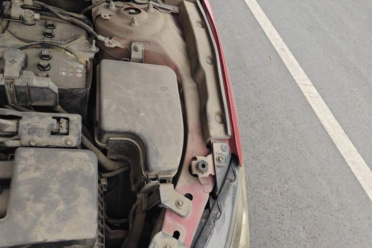 Used Mazda 3 Axela 2014 Sedan 1.5L Manual Comfort Model Engine Bay Left