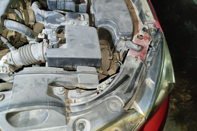 Used Mazda 3 Axela 2014 Sedan 1.5L Automatic Luxury Model Engine Bay Left