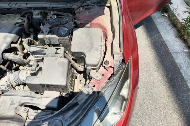 Used Mazda 3 Axela 2014 Sedan 1.5L Automatic Comfort Model Engine Bay Left