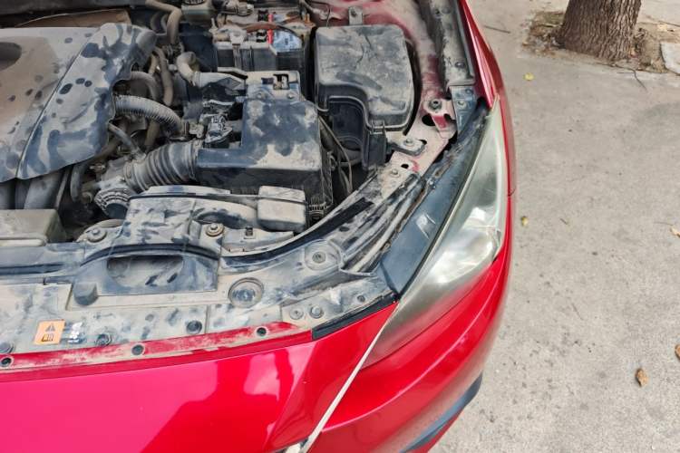 Used Mazda 3 Axela 2014 Sedan 1.5L Automatic Comfort Model Engine Bay Left