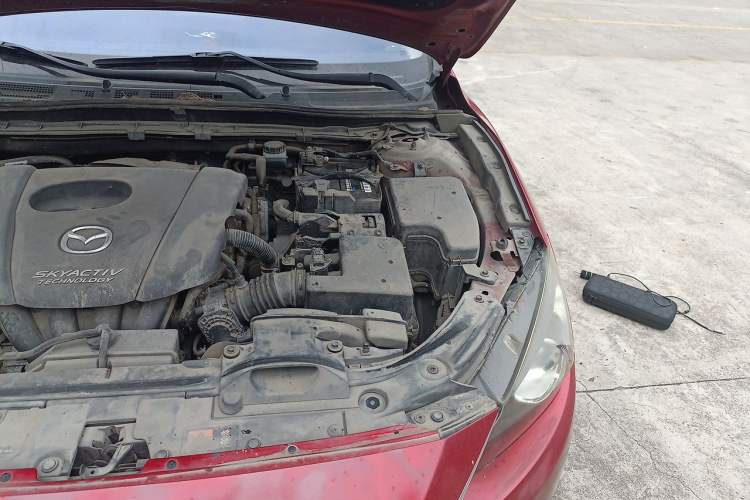 Used Mazda 3 Axela 2014 Sedan 1.5L Manual Comfort Model Engine Bay Left