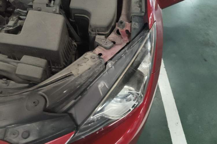 Used Mazda 3 Axela 2014 Sedan 1.5L Automatic Luxury Model Engine Bay Left