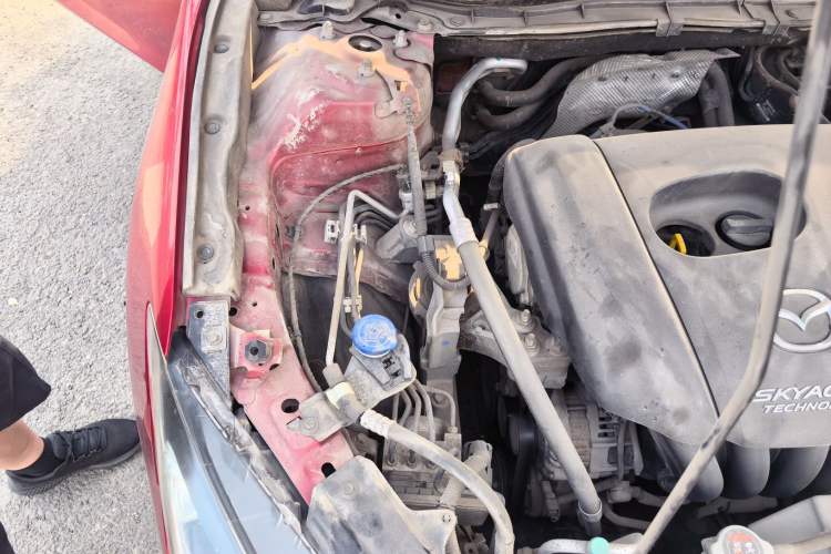 Used Mazda 3 Axela 2014 Sedan 1.5L Automatic Comfort Model Engine Bay Right