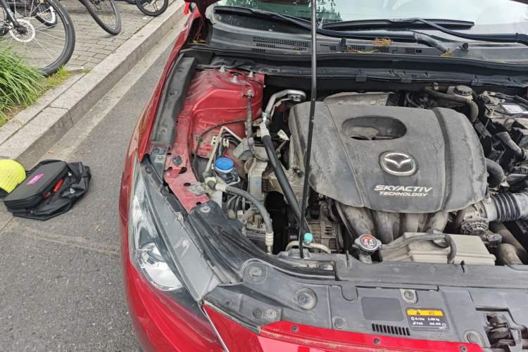 Used Mazda 3 Axela 2014 Sedan 1.5L Automatic Luxury Model Engine Bay Right