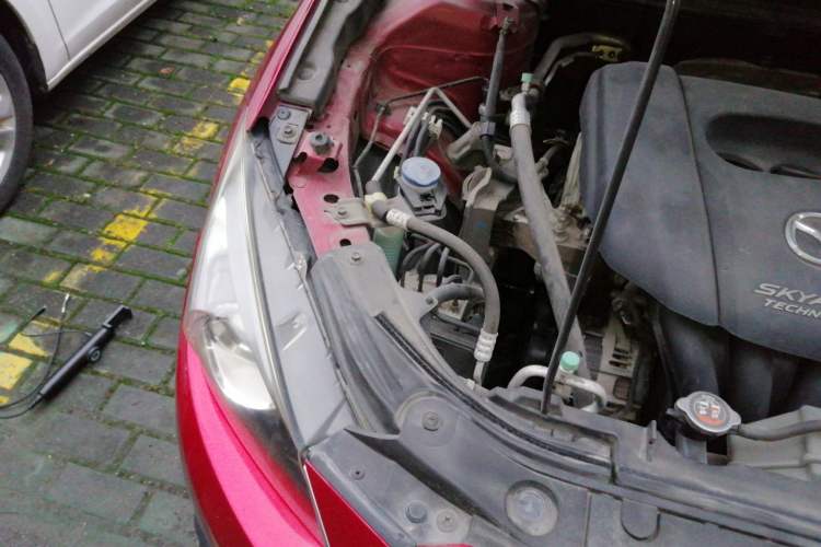 Used Mazda 3 Axela 2014 Sedan 1.5L Automatic Luxury Model Engine Bay Right