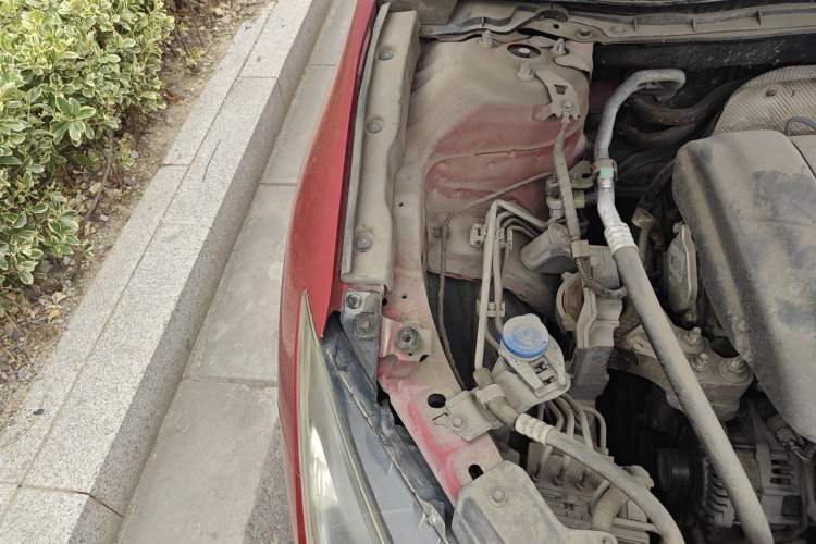 Used Mazda 3 Axela 2014 Sedan 1.5L Manual Comfort Model Engine Bay Right
