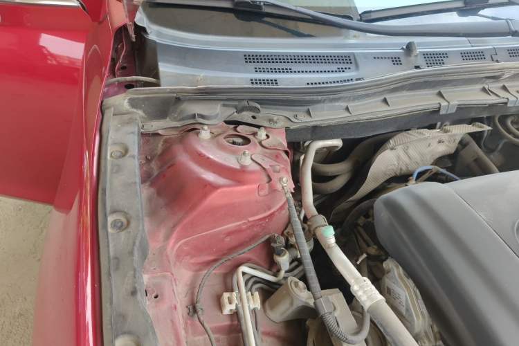 Used Mazda 3 Axela 2014 Sedan 1.5L Automatic Luxury Model Engine Bay Right