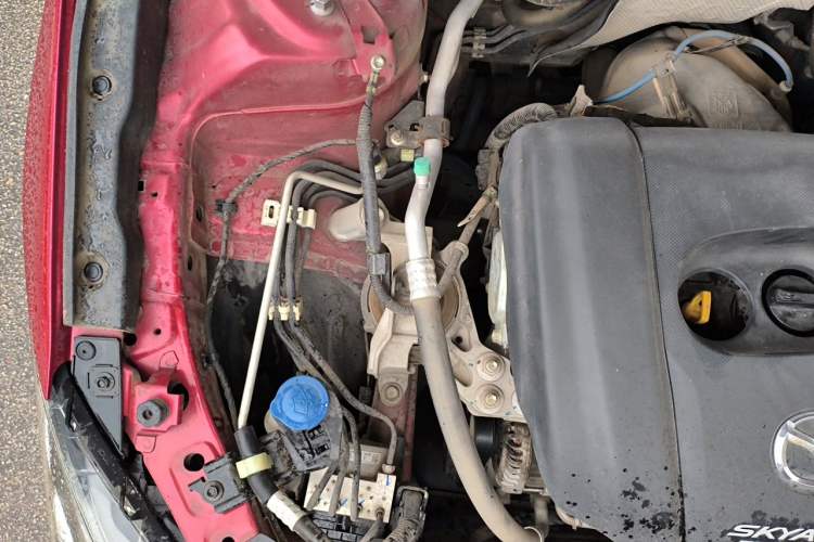 Used Mazda 3 Axela 2014 Sedan 1.5L Automatic Comfort Model Engine Bay Right