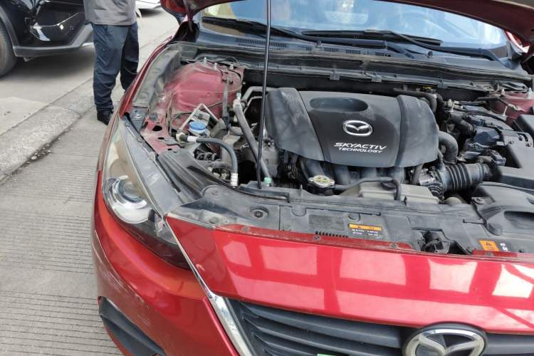 Used Mazda 3 Axela 2014 Sedan 1.5L Automatic Comfort Model Engine Bay Right