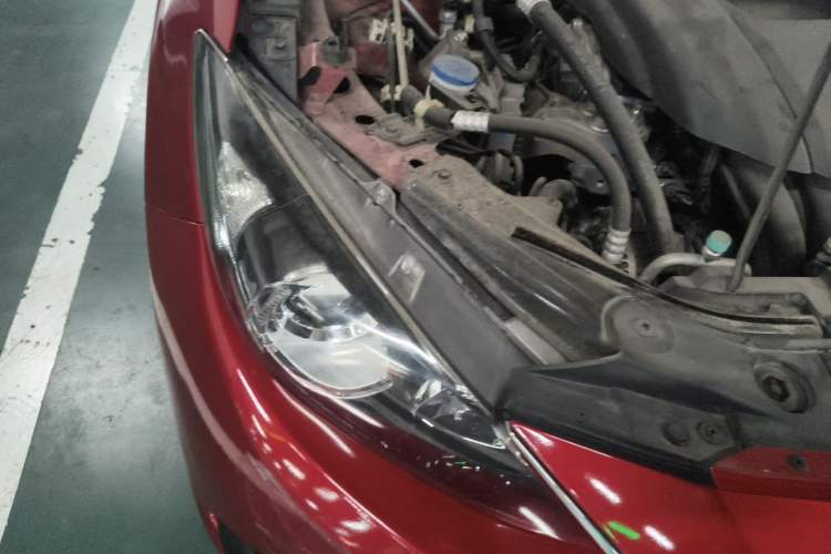 Used Mazda 3 Axela 2014 Sedan 1.5L Automatic Luxury Model Engine Bay Right