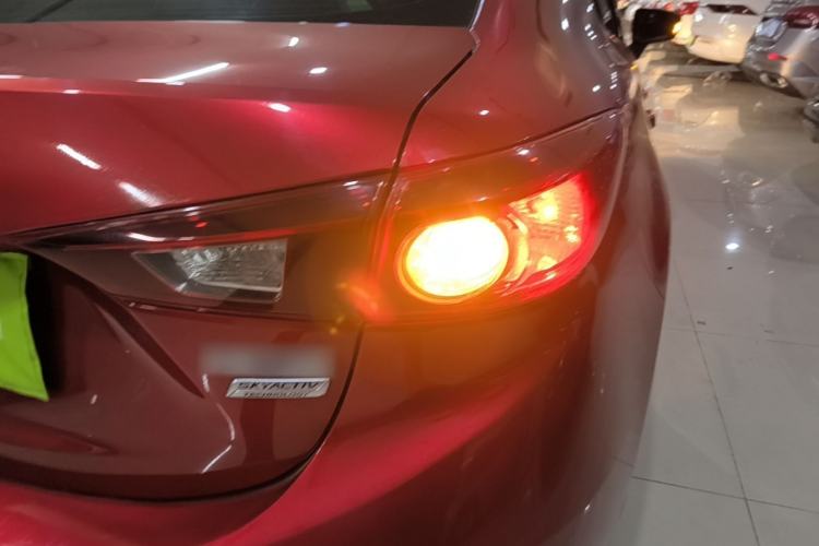 Used Mazda 3 Axela 2014 Sedan 1.5L Automatic Luxury Model Exterior 1