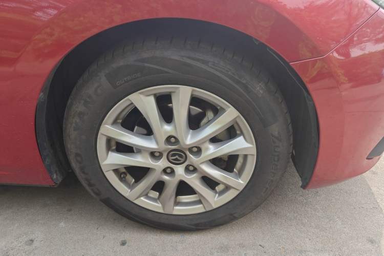 Used Mazda 3 Axela 2014 Sedan 1.5L Automatic Luxury Model Exterior 1