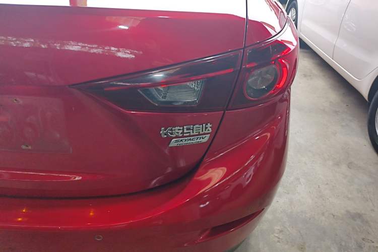Used Mazda 3 Axela 2014 Sedan 1.5L Automatic Luxury Model Exterior 3
