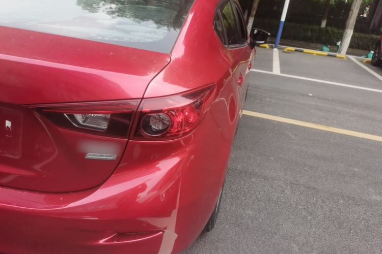 Used Mazda 3 Axela 2014 Sedan 1.5L Automatic Luxury Model Exterior 3
