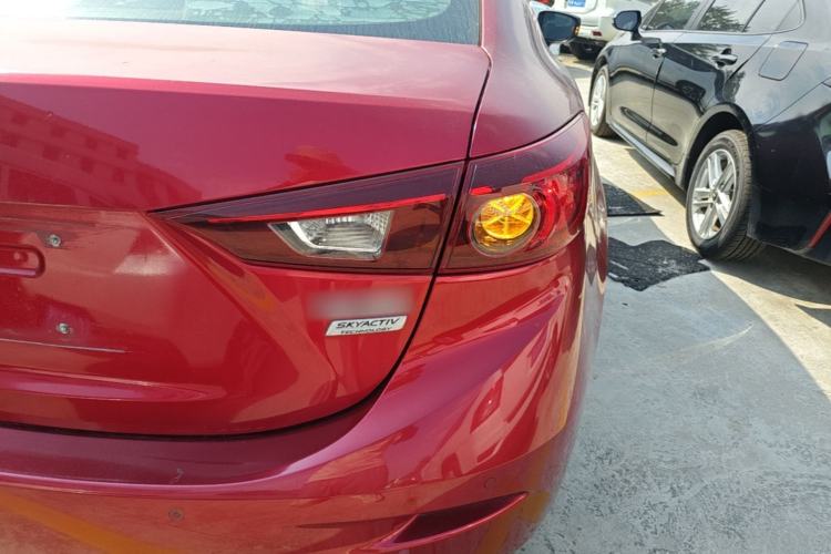 Used Mazda 3 Axela 2014 Sedan 1.5L Automatic Luxury Model Exterior 3