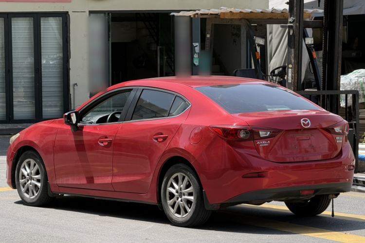 Used Mazda 3 Axela 2014 Sedan 1.5L Automatic Luxury Model Exterior 3