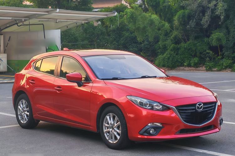 Used Mazda 3 Axela 2014 Hatchback 1.5L Automatic Luxury Model Exterior 4