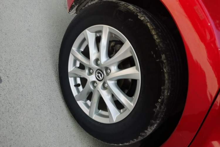 Used Mazda 3 Axela 2014 Sedan 1.5L Manual Comfort Model Exterior 5