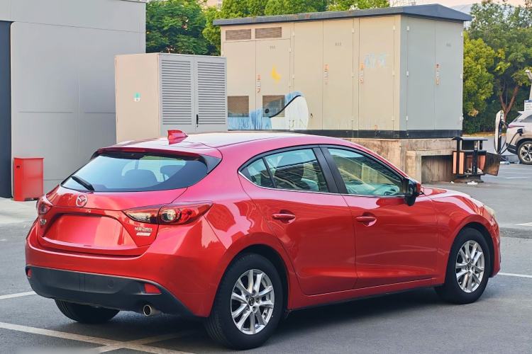 Used Mazda 3 Axela 2014 Hatchback 1.5L Automatic Luxury Model Exterior 6
