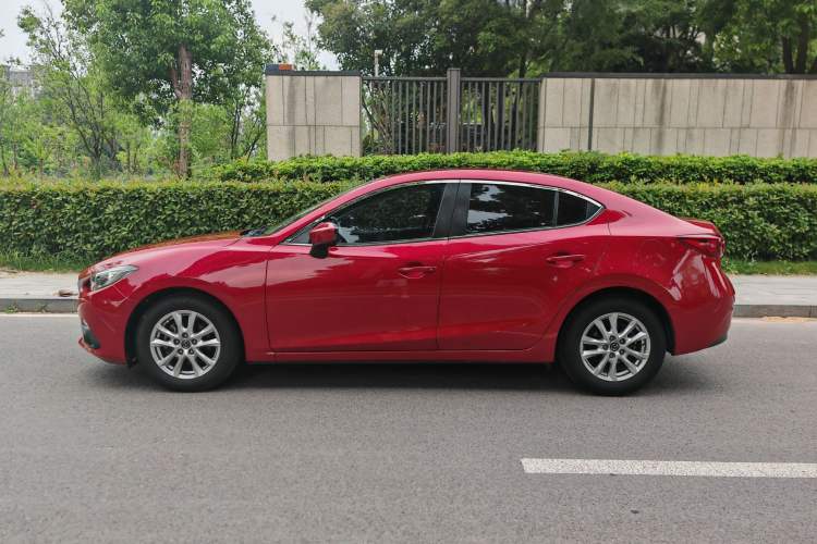 Used Mazda 3 Axela 2014 Sedan 1.5L Automatic Luxury Model Exterior 6
